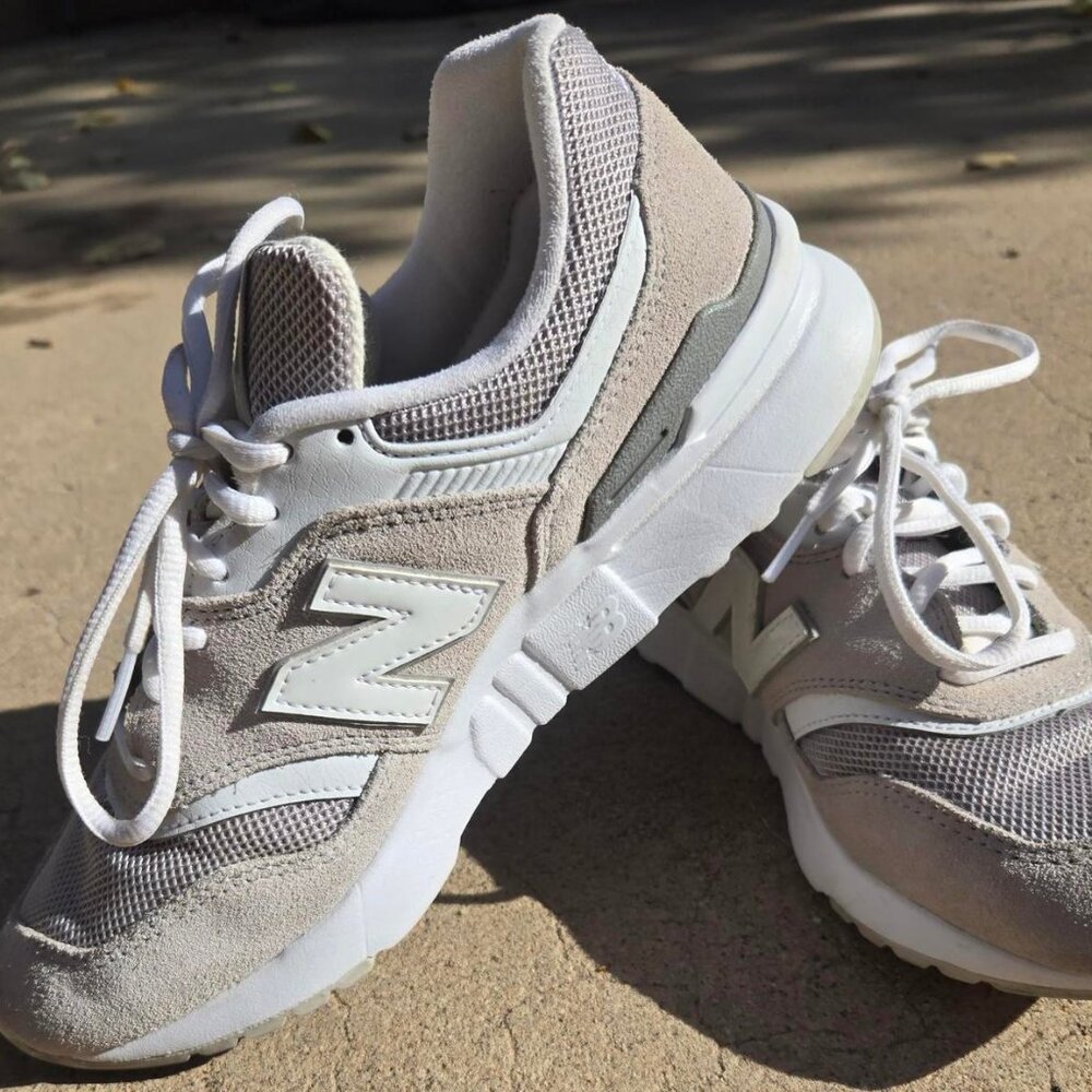 New Balance 977h V1 Women's White and Grey sz 7